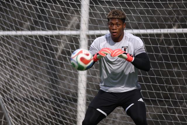 Japan's goalkeeper #01 Zion Suzuki takes part in an MD-1 training session at the Rayados Training Centre in Santiago, near Monterrey, Mexico on June 19, 2026, on the eve of the 2026 World Cup Group F football match between Tunisia and Japan.  (Photo by Julio Cesar AGUILAR / AFP)