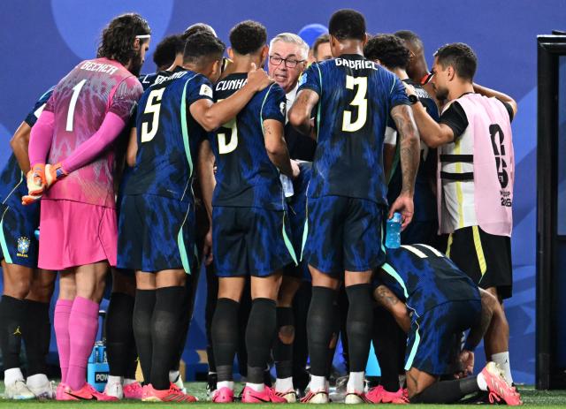 Brazil's Italian head coach Carlo Ancelotti speaks to his players during the hydration break of the 2026 World Cup Group C football match between Brazil and Haiti at the Philadelphia Stadium in Philadelphia on June 19, 2026.  (Photo by ROBERTO SCHMIDT / AFP)