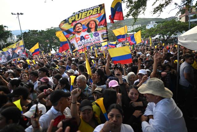 Supporters of Colombia's President Gustavo Petro attend a rally in Cali, Colombia, on June 19, 2026, two days ahead of the presidential runoff. Colombians vote on June 21, 2026 in a presidential runoff pitting a hard-right opera-singer-turned-lawyer against a leftist senator, an election with stark consequences for the country's stumbling peace process with armed groups and strained ties with Washington. (Photo by Joaquin SARMIENTO / AFP)