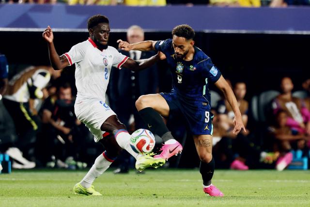 Haiti's defender #02 Carlens Arcus and Brazil's forward #09 Matheus Cunha fight for the ball during the 2026 World Cup Group C football match between Brazil and Haiti at the Philadelphia Stadium in Philadelphia on June 19, 2026.  (Photo by Charly TRIBALLEAU / AFP)