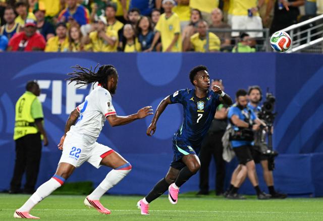 Brazil's forward #07 Vinicius Junior runs for the ball past Haiti's defender #22 Jean-Kevin Duverne during the 2026 World Cup Group C football match between Brazil and Haiti at the Philadelphia Stadium in Philadelphia on June 19, 2026.  (Photo by ROBERTO SCHMIDT / AFP)
