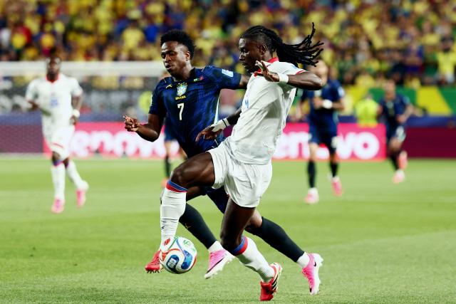 Brazil's forward #07 Vinicius Junior and Haiti's defender #04 Ricardo Ade fight for the ball during the 2026 World Cup Group C football match between Brazil and Haiti at the Philadelphia Stadium in Philadelphia on June 19, 2026.  (Photo by Charly TRIBALLEAU / AFP)