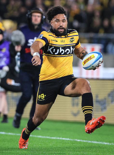Hurricanes Fehi Fineanganofo runs the ball during the Super Rugby Pacific final match between the Wellington Hurricanes and Waikato Chiefs in Wellington on June 20, 2026. (Photo by Grant Down / AFP)