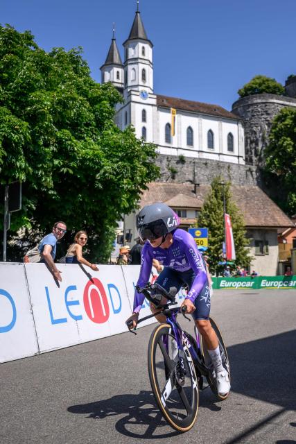 Britain's Zoe Backstedt competes in the fourth stage, a 23,7 km time trial from Aarburg to Aarburg, during the Women’s Tour of Switzerland (Tour de Suisse) cycling race in Locarno, Switzerland, on June 20, 2026. (Photo by Fabrice COFFRINI / AFP)