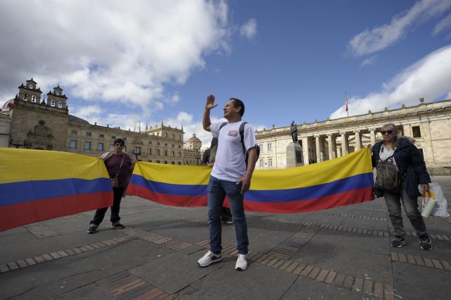 Christians hold Colombian national flags as they pray for the future of the country at Murillo square in Bogota, on June 20, 2026, the day before the presidential runoff election. Colombians vote on June 21, 2026 in a presidential runoff pitting a hard-right opera-singer-turned-lawyer against a leftist senator, an election with stark consequences for the country's stumbling peace process with armed groups and strained ties with Washington. (Photo by Sebastian BARROS / AFP)