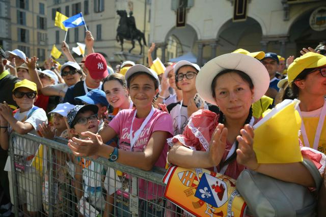 People wait for the arrival of Pope Leo XIV during a pastoral visit in Pavia on June 20, 2026. (Photo by Marco BERTORELLO / AFP)