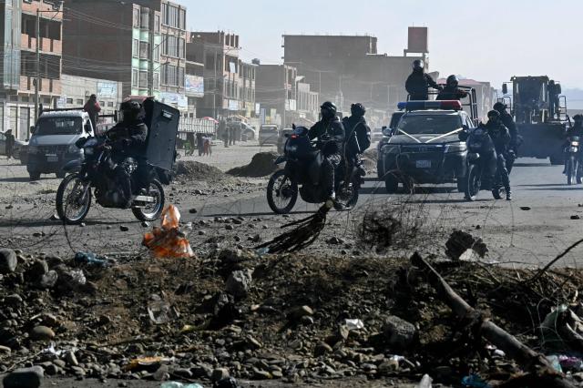 Police officers are deployed at a blockade zone in Cruce Ventilla, El Alto, Bolivia on June 20, 2026, after Bolivian president Rodrigo Paz declared state of emergency. Bolivian President Rodrigo Paz declared a state of emergency across the Latin American country after more than six weeks of road blockades and protests demanding his resignation, saying he had exhausted "all avenues of dialogue." (Photo by AIZAR RALDES / AFP)