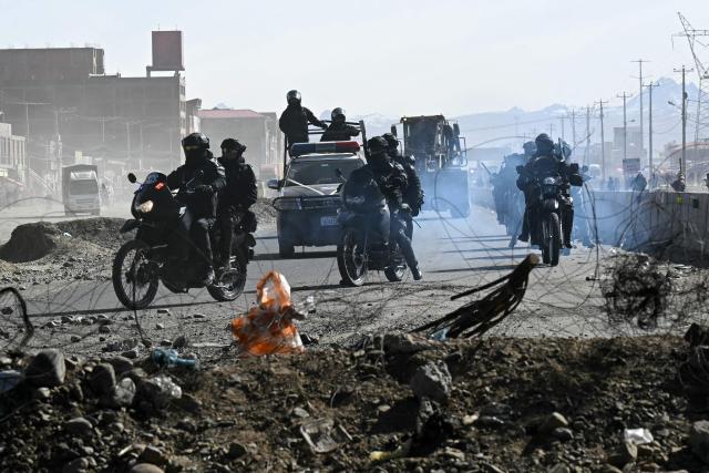 Police officers are deployed at a blockade zone in Cruce Ventilla, El Alto, Bolivia on June 20, 2026, after Bolivian president Rodrigo Paz declared state of emergency. Bolivian President Rodrigo Paz declared a state of emergency across the Latin American country after more than six weeks of road blockades and protests demanding his resignation, saying he had exhausted "all avenues of dialogue." (Photo by AIZAR RALDES / AFP)