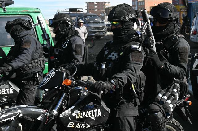 Police officers are deployed at a blockade zone in Cruce Ventilla, El Alto, Bolivia on June 20, 2026, after Bolivian president Rodrigo Paz declared state of emergency. Bolivian President Rodrigo Paz declared a state of emergency across the Latin American country after more than six weeks of road blockades and protests demanding his resignation, saying he had exhausted "all avenues of dialogue." (Photo by AIZAR RALDES / AFP)