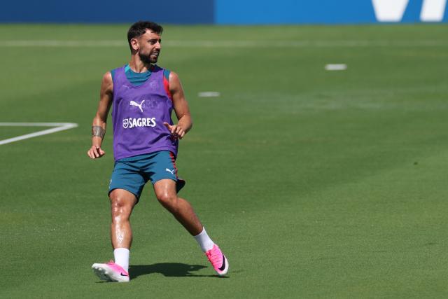 Portugal's midfielder #08 Bruno Fernandes takes part in a training session at Gardens North County District Park in Palm Beach Gardens, on June 20, 2026, during the 2026 World Cup football tournament. (Photo by Patricia DE MELO MOREIRA / AFP)