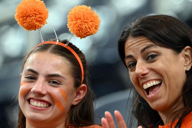 Netherlands' supporters cheer ahead of the 2026 World Cup Group F football match between the Netherlands and Sweden at the Houston Stadium in Houston on June 20, 2026.  (Photo by RONALDO SCHEMIDT / AFP)