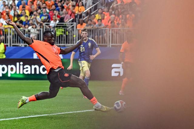 Netherlands' forward #19 Brian Brobbey shoots and scores his team's second goal during the 2026 World Cup Group F football match between the Netherlands and Sweden at the Houston Stadium in Houston on June 20, 2026.  (Photo by Paul ELLIS / AFP)