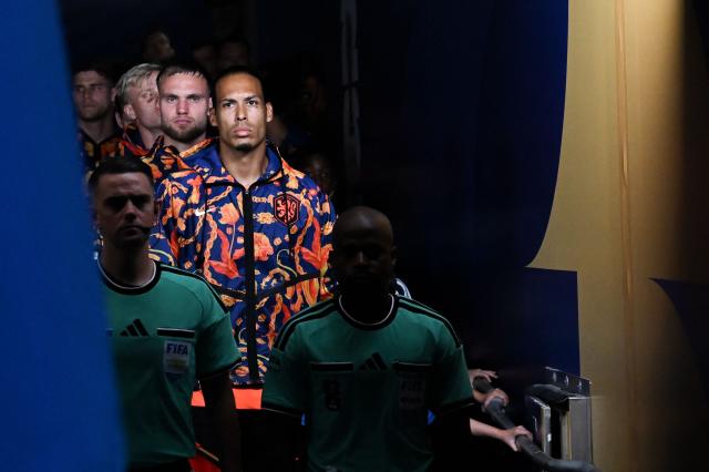 Netherlands' defender #04 Virgil van Dijk stands in the tunnel as he waits with teammates to enter the pitch for the  2026 World Cup Group F football match between the Netherlands and Sweden at the Houston Stadium in Houston on June 20, 2026.  (Photo by Paul ELLIS / AFP)