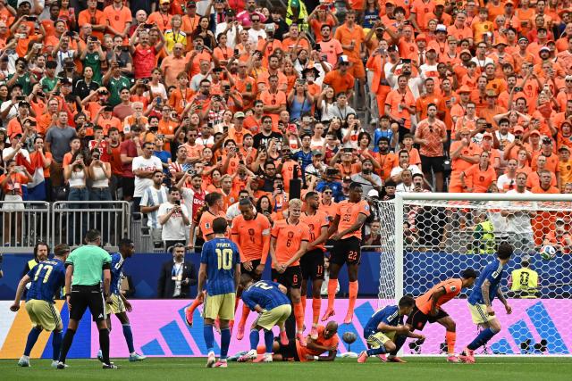 Netherlands' players jump to block a free kick by Sweden's forward #17 Viktor Gyokeres (L) during the 2026 World Cup Group F football match between the Netherlands and Sweden at the Houston Stadium in Houston on June 20, 2026.  (Photo by Paul ELLIS / AFP)