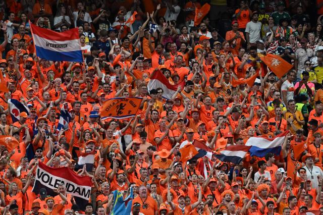 Netherlands supporters cheer their team during the 2026 World Cup Group F football match between the Netherlands and Sweden at the Houston Stadium in Houston on June 20, 2026.  (Photo by Paul ELLIS / AFP)
