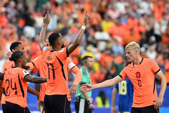 Netherlands' forward #11 Cody Gakpo (C) celebrates scoring his team's fourth goal during the 2026 World Cup Group F football match between the Netherlands and Sweden at the Houston Stadium in Houston on June 20, 2026.  (Photo by RONALDO SCHEMIDT / AFP)