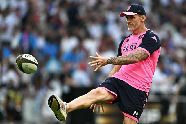 Stade Français' English head coach Paul Gustard kicks the ball during the warm up ahead of the French Top14 rugby union semi-final match between Montpellier Hérault Rugby and Stade Français at the Velodrome stadium in Marseille, southern France, on June 20, 2026. (Photo by Gabriel BOUYS / AFP)