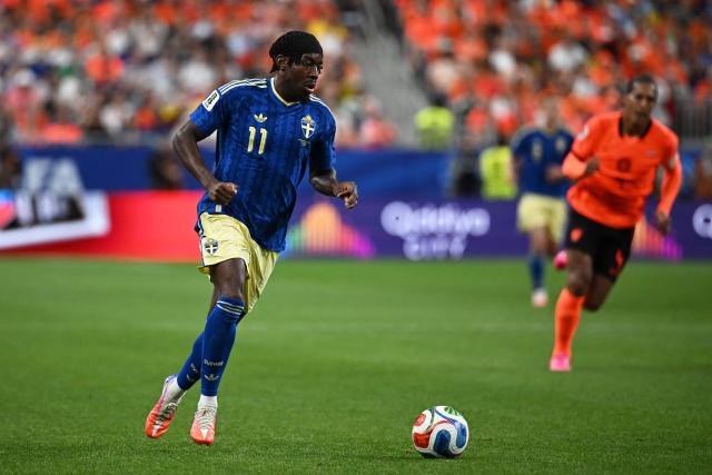 Sweden's forward #11 Anthony Elanga runs with the ball during the 2026 World Cup Group F football match between the Netherlands and Sweden at the Houston Stadium in Houston on June 20, 2026.  (Photo by Paul ELLIS / AFP)