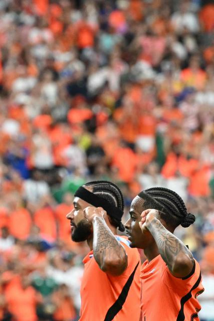 Netherlands' forward #24 Crysencio Summerville (R) celebrates with Netherlands' forward #10 Memphis Depay after scoring a goal during the 2026 World Cup Group F football match between the Netherlands and Sweden at the Houston Stadium in Houston on June 20, 2026.  (Photo by RONALDO SCHEMIDT / AFP)