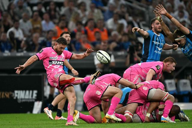 Stade Français' New Zealand scrum-half Tawera Kerr-Barlow clears the ball out of a ruck during the French Top14 rugby union semi-final match between Montpellier Hérault Rugby and Stade Français at the Velodrome stadium in Marseille, southern France, on June 20, 2026. (Photo by Gabriel BOUYS / AFP)