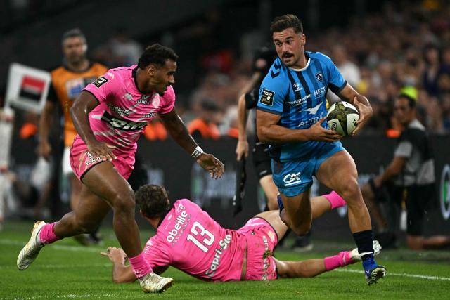 Montpellier’s French centre Auguste Cadot (R) attempts to break away during the French Top14 rugby union semi-final match between Montpellier Hйrault Rugby and Stade Franзais at the Velodrome stadium in Marseille, southern France, on June 20, 2026. (Photo by Gabriel BOUYS / AFP)