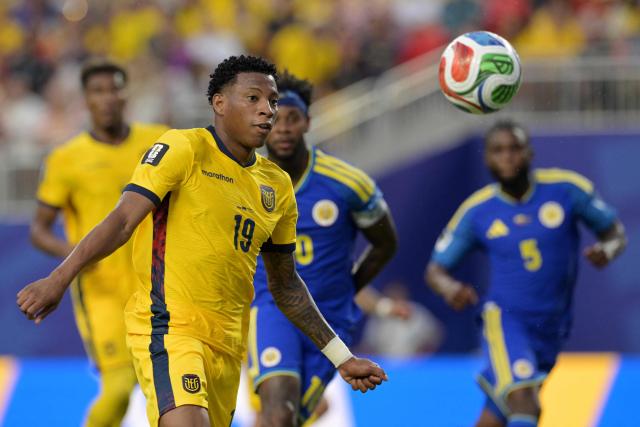 Ecuador's midfielder #19 Gonzalo Plata eyes the ball during the 2026 World Cup Group E football match between Ecuador and Curacao at the Kansas City Stadium in Kansas City on June 20, 2026.  (Photo by JUAN MABROMATA / AFP)