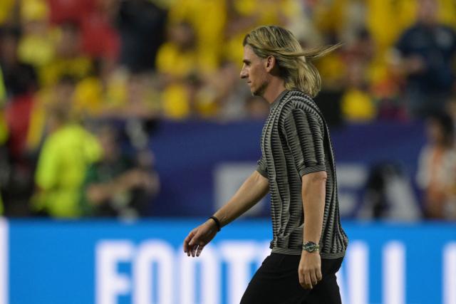 Ecuador's Argentine head coach Sebastian Beccacece reacts at the end of the 2026 World Cup Group E football match between Ecuador and Curacao at the Kansas City Stadium in Kansas City on June 20, 2026.  (Photo by JUAN MABROMATA / AFP)