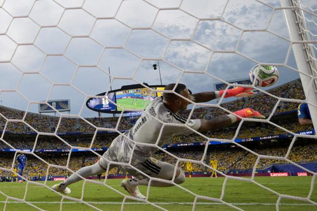TOPSHOT - Curacao's goalkeeper #01 Eloy Room makes a save during the 2026 World Cup Group E football match between Ecuador and Curacao at the Kansas City Stadium in Kansas City on June 20, 2026.  (Photo by JUAN MABROMATA / AFP)
