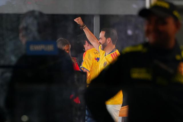 Colombia's presidential candidate Abelardo de la Espriella of the Defensores de la Patria movement raises his fist during a meeting inside the Cubo de Cristal building in Barranquilla on June 20, 2026, on the eve of the presidential election runoff. Colombians vote on June 21, 2026 in a presidential runoff pitting a hard-right opera-singer-turned-lawyer against a leftist senator, an election with stark consequences for the country's stumbling peace process with armed groups and strained ties with Washington. (Photo by Vanexa Romero / AFP)