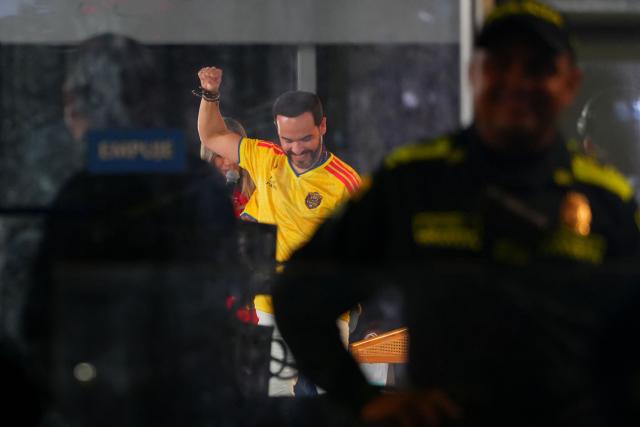 Colombia's presidential candidate Abelardo de la Espriella of the Defensores de la Patria movement raises his fist during a meeting inside the Cubo de Cristal building in Barranquilla on June 20, 2026, on the eve of the presidential election runoff. Colombians vote on June 21, 2026 in a presidential runoff pitting a hard-right opera-singer-turned-lawyer against a leftist senator, an election with stark consequences for the country's stumbling peace process with armed groups and strained ties with Washington. (Photo by Vanexa Romero / AFP)