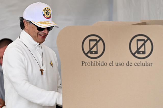 Colombia's President Gustavo Petro votes at a polling station during the presidential election runoff, in Bogota on June 21, 2026. Colombians head to the polls to pick a new president between a hard-right White House-backed lawyer and a leftist senator that will decide the fate of the country's stumbling peace process and strained ties with Washington. (Photo by Luis ACOSTA / AFP)