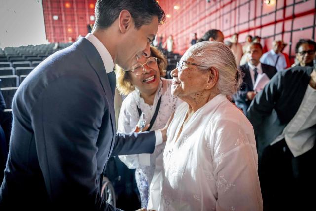 Netherlands' Prime Minister Rob Jetten greets people ahead of the unveiling of a national monument at the Lloydkade for Moluccans during the commemoration of the Moluccan community that arrived there 75 years ago, in Rotterdam on June 21, 2026. In 1946, the first Moluccan men came to the Netherlands for training with the Royal Netherlands Navy, after which they served in active service in Amsterdam, as well as in Indonesia and other parts of the Kingdom. (Photo by Robin Utrecht / ANP / AFP) / Netherlands OUT