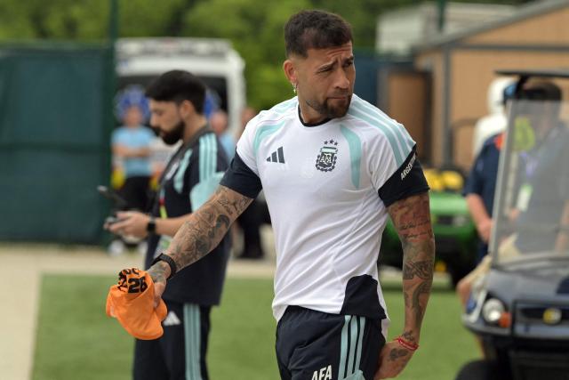 Argentina's defender #19 Nicolas Otamendi arrives for an MD-1 training session at the Sporting KC Training Centre in Kansas City on June 21, 2026, on the eve of the 2026 World Cup Group J football match between Argentina and Austria.  (Photo by JUAN MABROMATA / AFP)