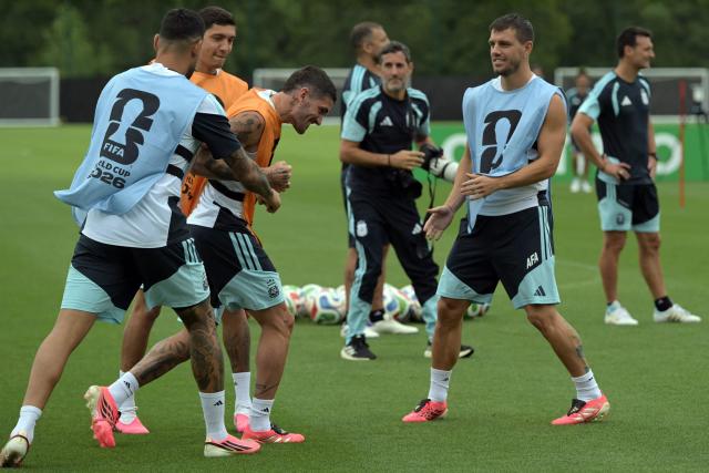 Argentine players take part in an MD-1 training session at the Sporting KC Training Centre in Kansas City on June 21, 2026, on the eve of the 2026 World Cup Group J football match between Argentina and Austria.  (Photo by JUAN MABROMATA / AFP)