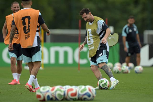 Argentina's forward #10 Lionel Messi practices during an MD-1 training session at the Sporting KC Training Centre in Kansas City on June 21, 2026, on the eve of the 2026 World Cup Group J football match between Argentina and Austria.  (Photo by JUAN MABROMATA / AFP)