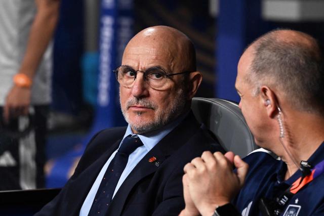 Spain's head coach Luis de la Fuente attends the 2026 World Cup Group H football match between Spain and Saudi Arabia at the Atlanta Stadium in Atlanta on June 21, 2026.  (Photo by ROBERTO SCHMIDT / AFP)