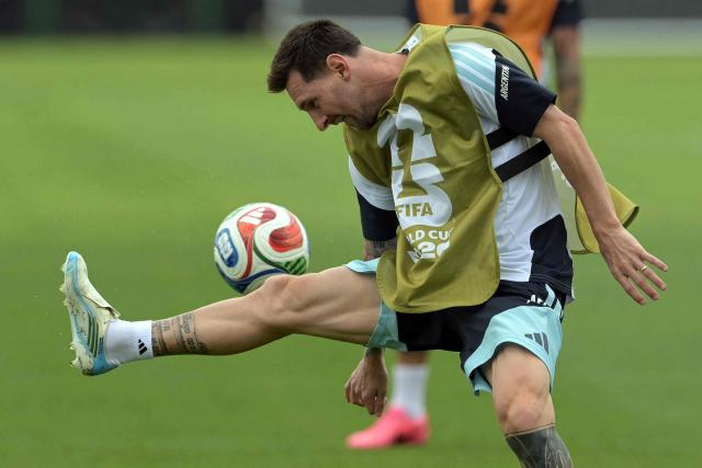 Argentina's forward #10 Lionel Messi practices during an MD-1 training session at the Sporting KC Training Centre in Kansas City on June 21, 2026, on the eve of the 2026 World Cup Group J football match between Argentina and Austria.  (Photo by JUAN MABROMATA / AFP)