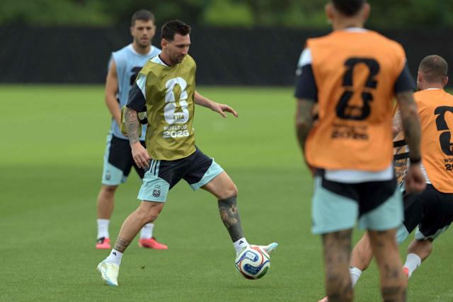 Argentina's forward #10 Lionel Messi practices during an MD-1 training session at the Sporting KC Training Centre in Kansas City on June 21, 2026, on the eve of the 2026 World Cup Group J football match between Argentina and Austria.  (Photo by JUAN MABROMATA / AFP)