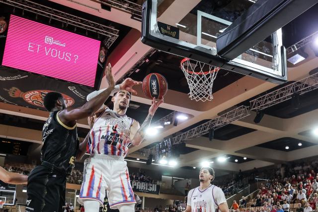 Paris Basketball's French forward #04 Leopold Cavaliere (C) fights for the ball during the French Ligue Nationale de Basket (LNB Elite) Pro A final match between AS Monaco Basket and Paris Basketball, at the Gaston Medecin arena in Monaco on June 21, 2026. (Photo by Valery HACHE / AFP)