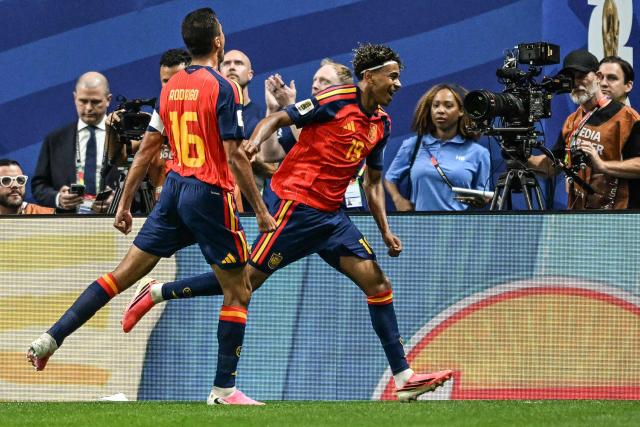 Spain's forward #19 Lamine Yamal (R) celebrates after scoring the opening goal during the 2026 World Cup Group H football match between Spain and Saudi Arabia at the Atlanta Stadium in Atlanta on June 21, 2026.  (Photo by ROBERTO SCHMIDT / AFP)