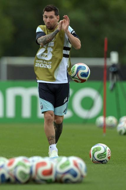 Argentina's forward #10 Lionel Messi practices during an MD-1 training session at the Sporting KC Training Centre in Kansas City on June 21, 2026, on the eve of the 2026 World Cup Group J football match between Argentina and Austria.  (Photo by JUAN MABROMATA / AFP)