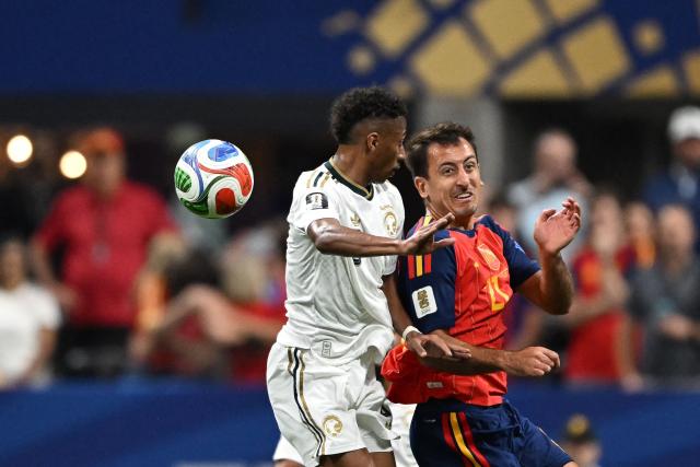 TOPSHOT - Spain's forward #21 Mikel Oyarzabal (R) fights for the ball with Saudi Arabia's midfielder #06 Nasser Al-Dawsari  during the 2026 World Cup Group H football match between Spain and Saudi Arabia at the Atlanta Stadium in Atlanta on June 21, 2026.  (Photo by ROBERTO SCHMIDT / AFP)