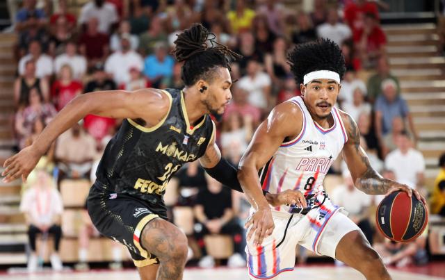 Paris Basketball's US guard  #08 Jared Rhoden (R) fights for the ball with AS Monaco's French forward #23 Juhann Begarin during the French Ligue Nationale de Basket (LNB Elite) Pro A final match between AS Monaco Basket and Paris Basketball, at the Gaston Medecin arena in Monaco on June 21, 2026. (Photo by Valery HACHE / AFP)