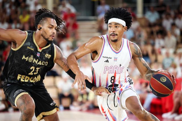 Paris Basketball's US guard  #08 Jared Rhoden (R) fights for the ball with AS Monaco's French forward #23 Juhann Begarin during the French Ligue Nationale de Basket (LNB Elite) Pro A final match between AS Monaco Basket and Paris Basketball, at the Gaston Medecin arena in Monaco on June 21, 2026. (Photo by Valery HACHE / AFP)