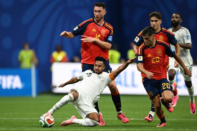 Saudi Arabia's forward #10 Salem Al-Dawsari (L) fights for the ball with Spain's defender #14 Aymeric Laporte (2nd L)  during the 2026 World Cup Group H football match between Spain and Saudi Arabia at the Atlanta Stadium in Atlanta on June 21, 2026.  (Photo by ROBERTO SCHMIDT / AFP)