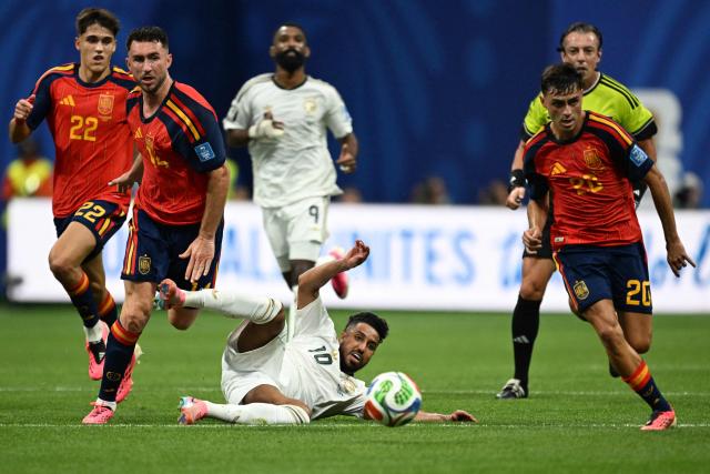 TOPSHOT - Saudi Arabia's forward #10 Salem Al-Dawsari (C) fights for the ball with Spain's defender #14 Aymeric Laporte (2nd L)  during the 2026 World Cup Group H football match between Spain and Saudi Arabia at the Atlanta Stadium in Atlanta on June 21, 2026.  (Photo by ROBERTO SCHMIDT / AFP)