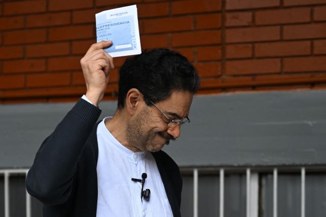 Colombia's presidential candidate for the ruling Pacto Historico party, Ivan Cepeda, votes at a polling station during the presidential election runoff, in Bogota on June 21, 2026. Colombians head to the polls to pick a new president between a hard-right White House-backed lawyer and a leftist senator that will decide the fate of the country's stumbling peace process and strained ties with Washington. (Photo by Raul ARBOLEDA / AFP)