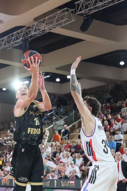 AS Monaco's Serbian guard #26 Nemanja Nedovic (L) attempts a shot during the French Ligue Nationale de Basket (LNB Elite) Pro A final match between AS Monaco Basket and Paris Basketball, at the Gaston Medecin arena in Monaco on June 21, 2026. (Photo by Valery HACHE / AFP)