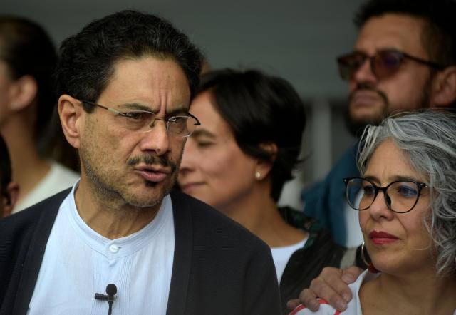 Colombia's presidential candidate for the ruling Pacto Historico party, Ivan Cepeda, gestures at a polling station next to Senator Maria Jose Pizarro (2-R) during the presidential election runoff, in Bogota on June 21, 2026. Colombians head to the polls to pick a new president between a hard-right White House-backed lawyer and a leftist senator that will decide the fate of the country's stumbling peace process and strained ties with Washington. (Photo by Sebastian BARROS / AFP)