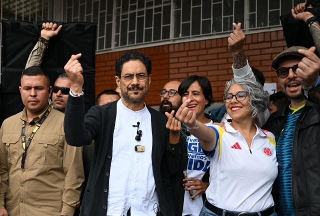 Colombia's presidential candidate for the ruling Pacto Historico party, Ivan Cepeda (C), gestures at a polling station next to Senator Maria Jose Pizarro (2-R) during the presidential election runoff, in Bogota on June 21, 2026. Colombians head to the polls to pick a new president between a hard-right White House-backed lawyer and a leftist senator that will decide the fate of the country's stumbling peace process and strained ties with Washington. (Photo by Raul ARBOLEDA / AFP)